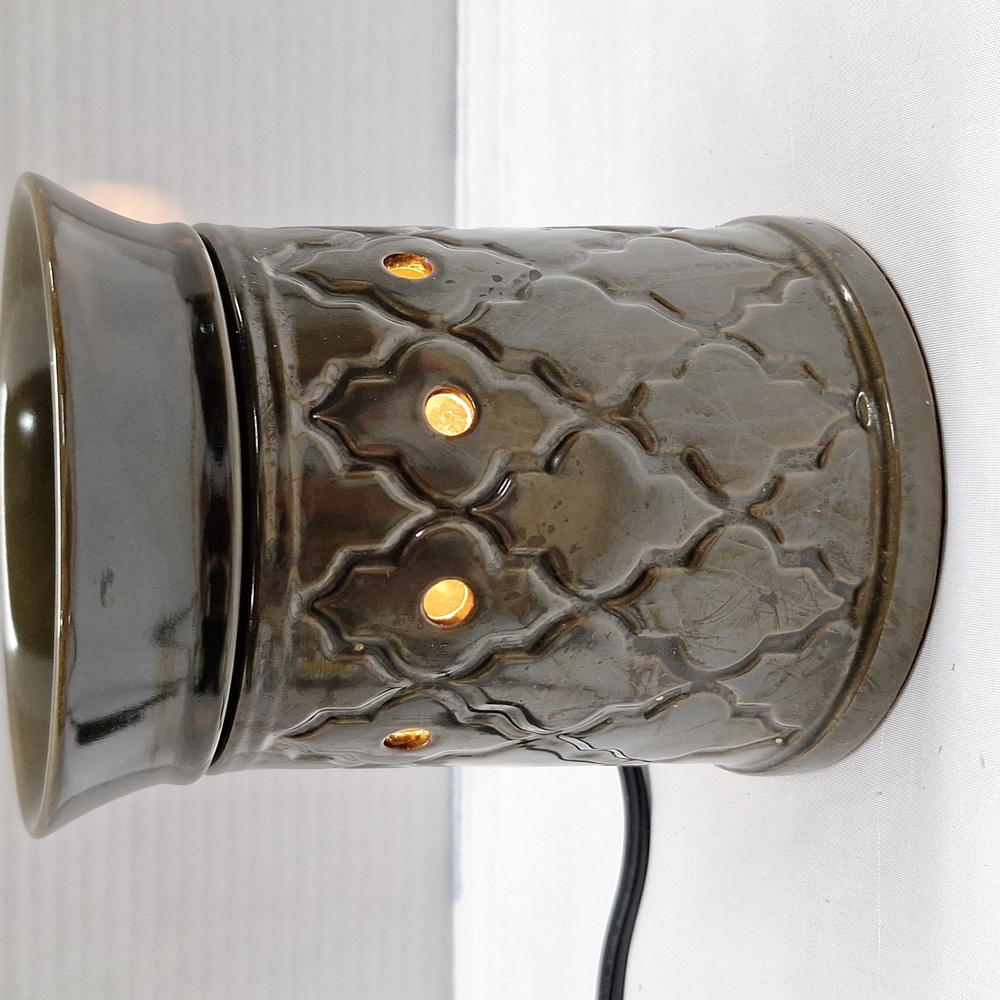 #AAE Scentsy warmer model DSW- MORO green